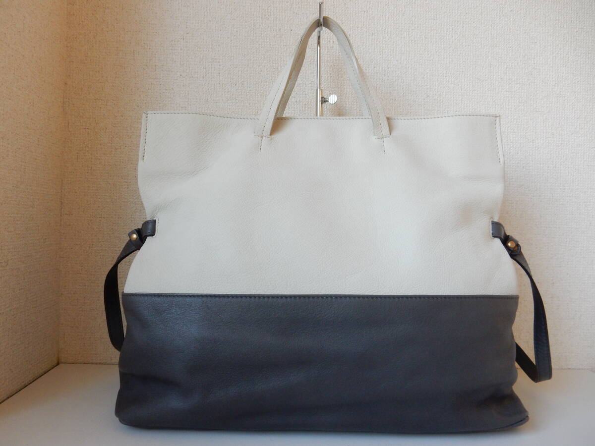 イタリア製☆本革☆FURLA(フルラ)☆A4対応☆☆2WAYトートバッグ(ショルダーベルト、保存袋付き)アイボリー×グレー_画像4