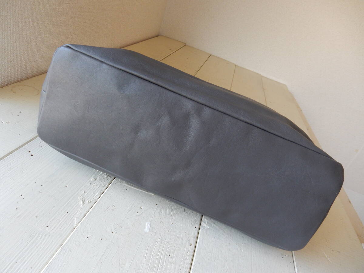 イタリア製☆本革☆FURLA(フルラ)☆A4対応☆☆2WAYトートバッグ(ショルダーベルト、保存袋付き)アイボリー×グレー_画像5