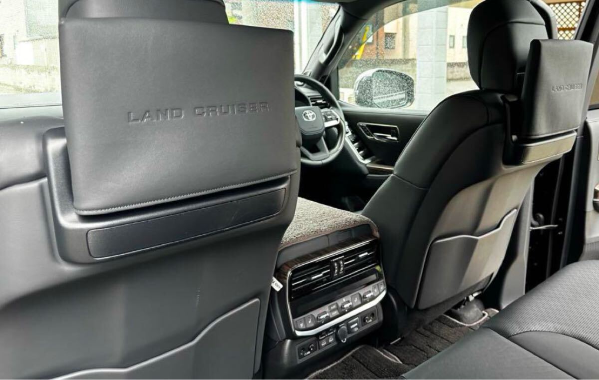 トヨタ ランドクルーザー300用リアエンターテイメントモニターカバー新品未開封 ランクル200 ランクル300 LAND CRUISER_画像1