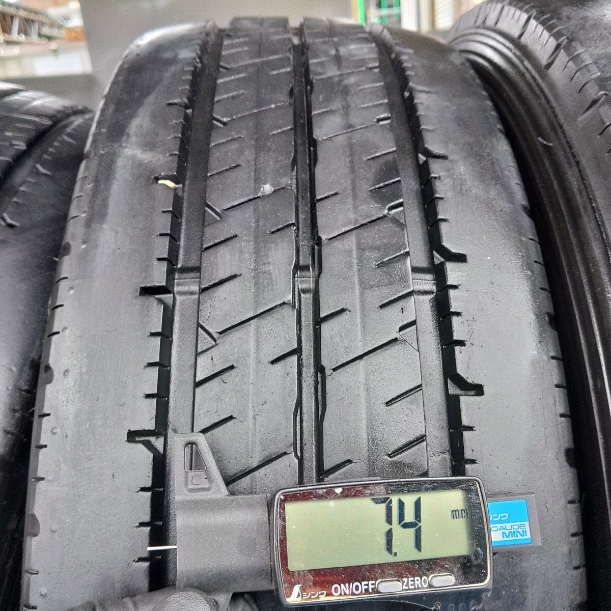6本価格★上パS1142■205/65R16 109/107L LT DUNLOP ENASAVE SPLT38 2015年★条件付送料無料★地山 トラック 夏タイヤ_画像2