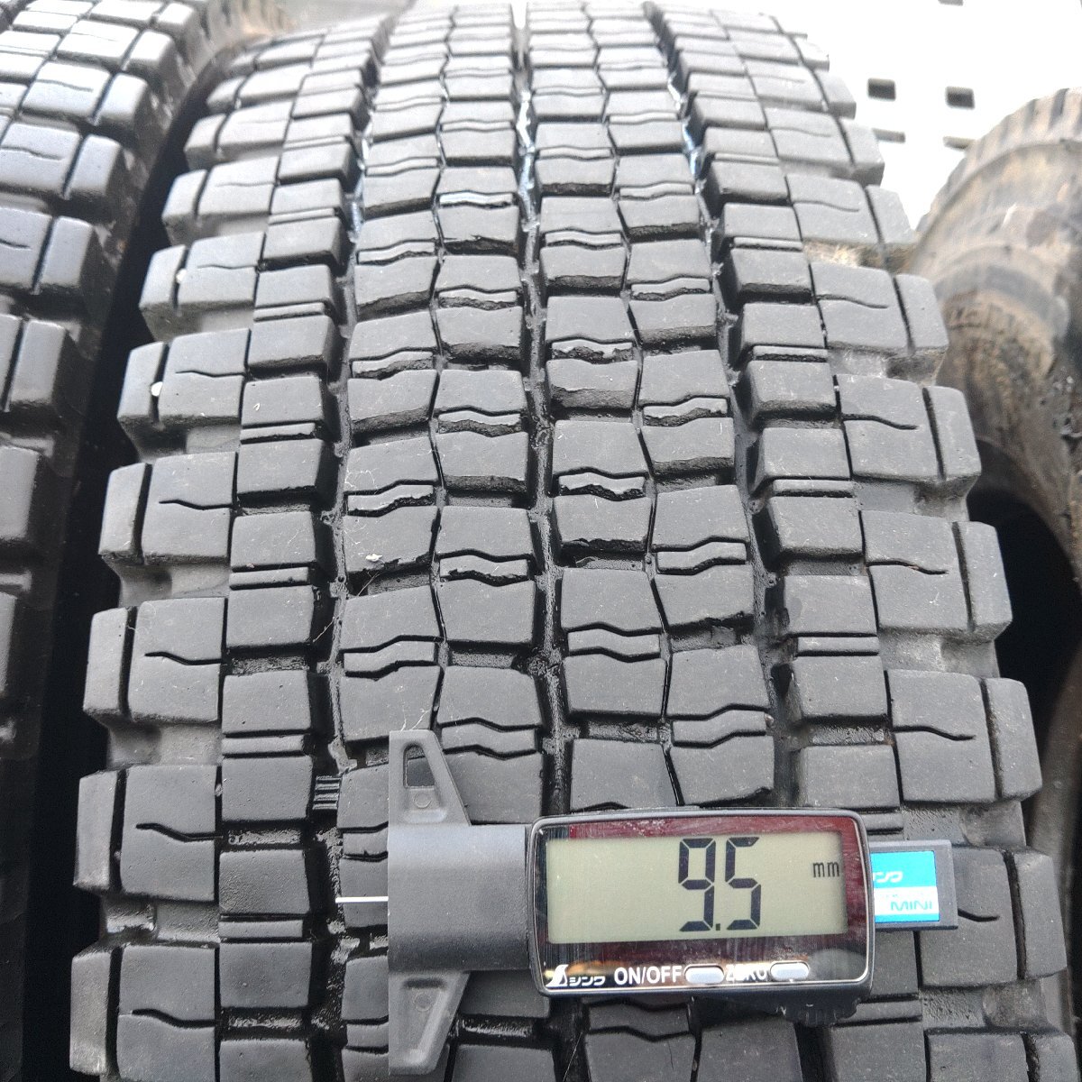 4本価格★上パS1150■225/80R17.5 123/122L DUNLOP DECTES SP001 2020年★条件付送料無料★地山 4t LT トラック スタッドレス_画像5