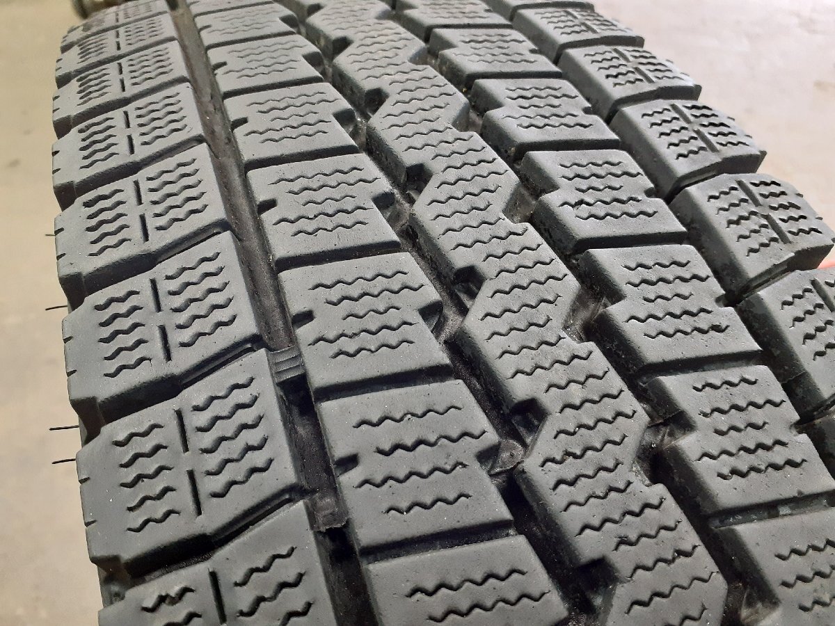 上パF9336①■205/85R16 117/115L LT　1本　DUNLOP WINTER MAXX LT03M　送料無料 冬 ’23年 7分山位 地山 トラック スタッドレス_画像3