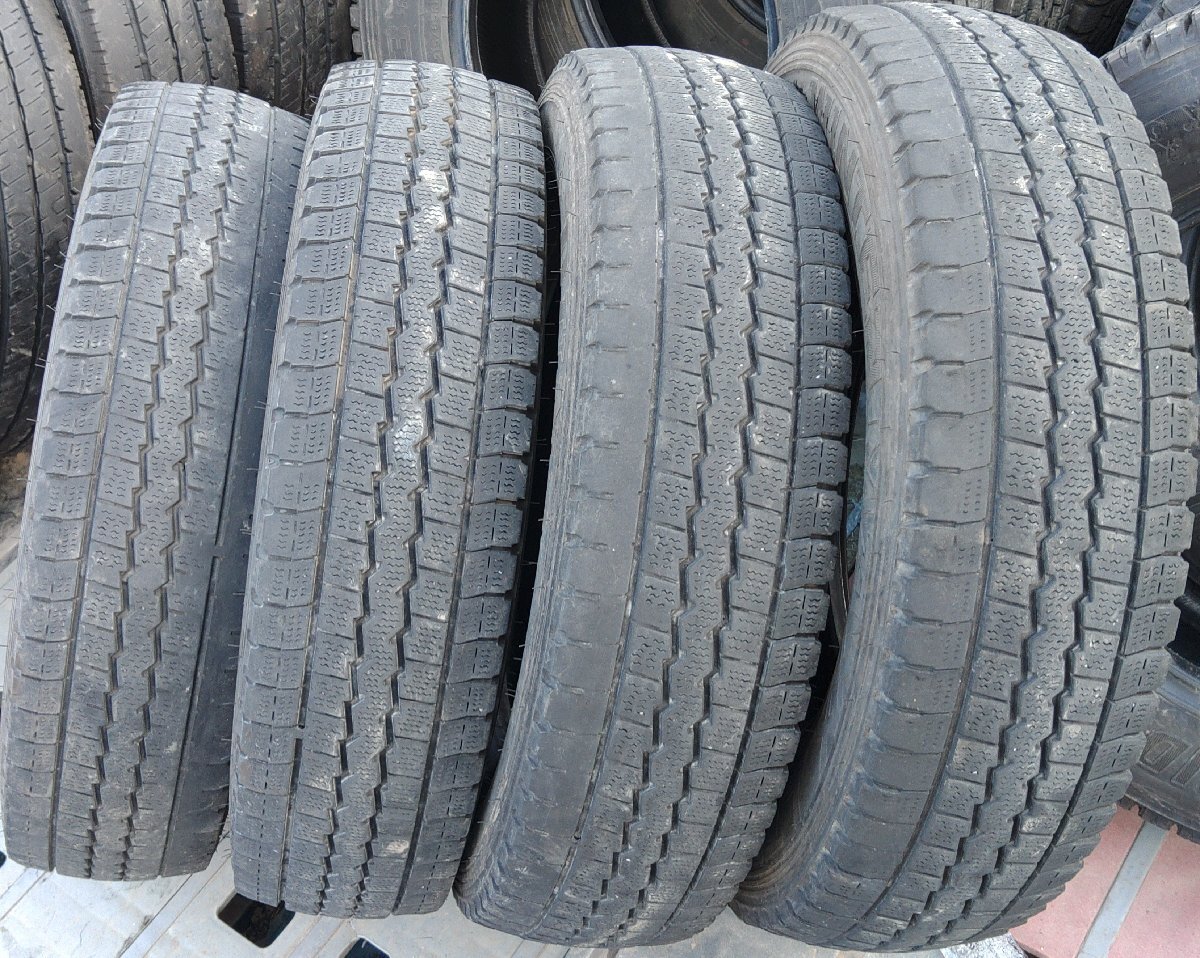 4本価格★上パT9832■185/85R16 111/109L LT DUNLOP WINTERMAXX LT03M 2023年 スタッドレス★条件付送料無料★地山 冬 トラック ._画像1