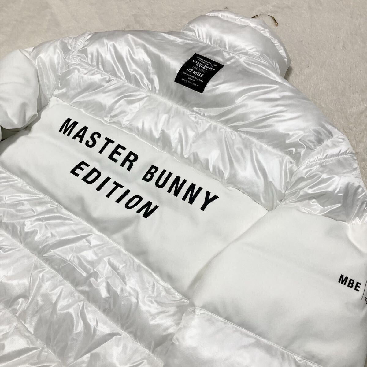 極美品 現行 パーリーゲイツ PEARLY GATES MASTERBUNNY マスターバニー ダウンジャケット ゴルフウェア GOLF 6 LX センター ロゴ 白 長袖_画像7