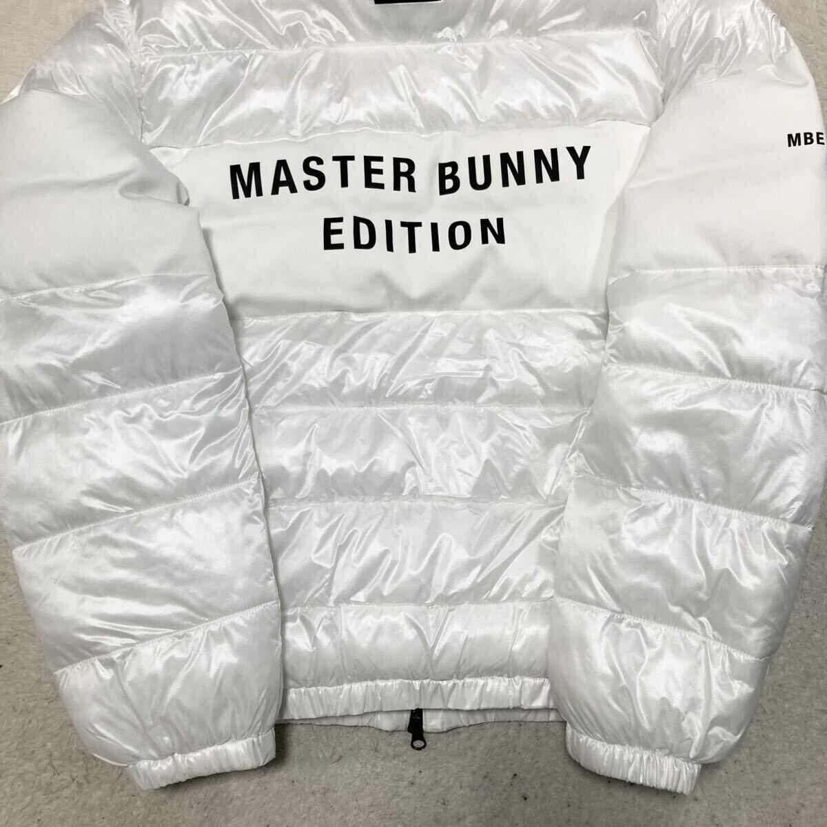 極美品 現行 パーリーゲイツ PEARLY GATES MASTERBUNNY マスターバニー ダウンジャケット ゴルフウェア GOLF 6 LX センター ロゴ 白 長袖_画像9
