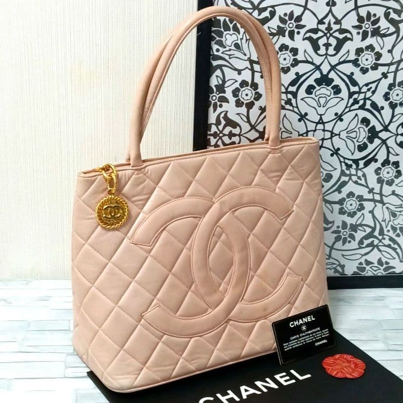 シャネル　復刻トート　トートバッグ　ハンドバッグ　ラムスキン　A1804　ピンク　GD金具　ココチャーム　CHANEL　送料無料　鑑定済　即決_画像1