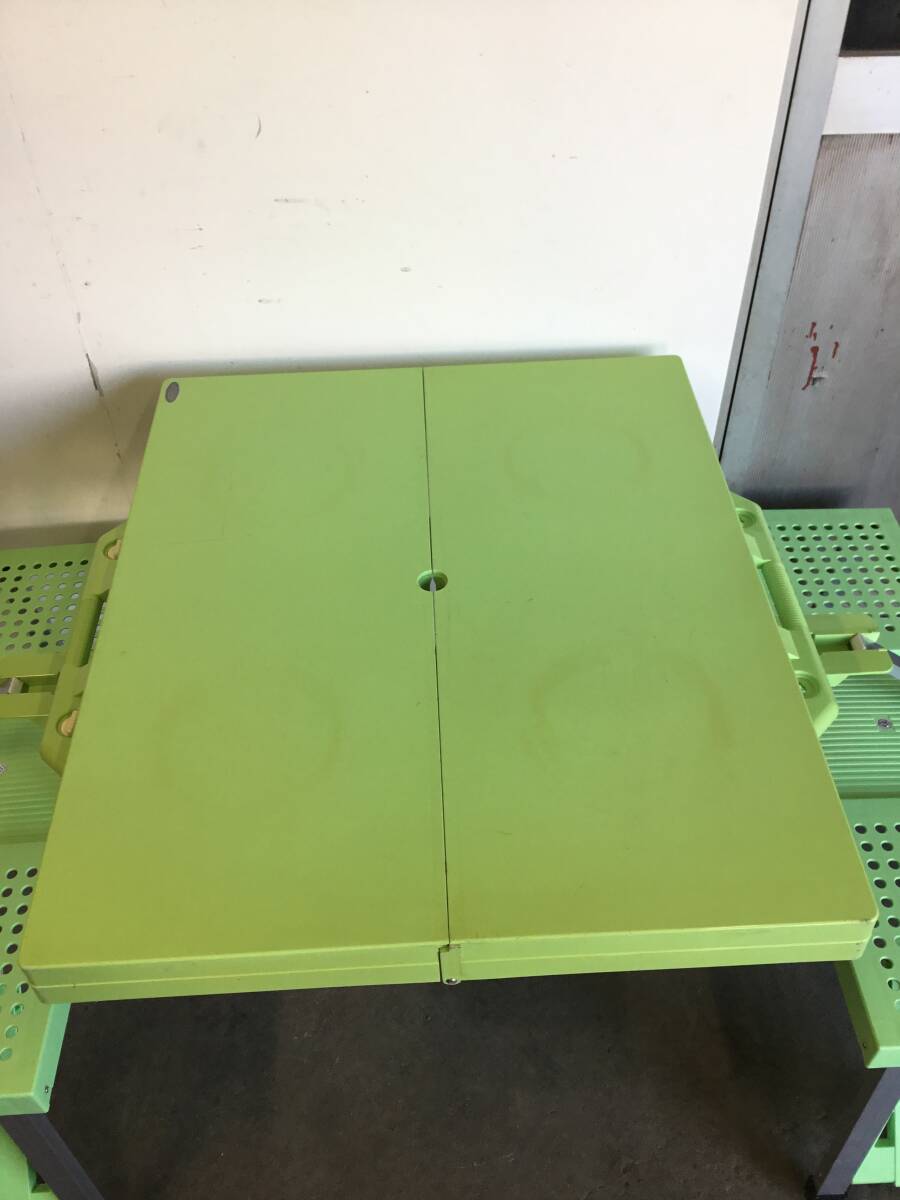 △ y 岐阜発/ アウトドア用品/ 折りたたみテーブル/ イス付き/ テーブル860mm×710mm/ BBQ/ 現状品/ R7.11/20 △_画像2