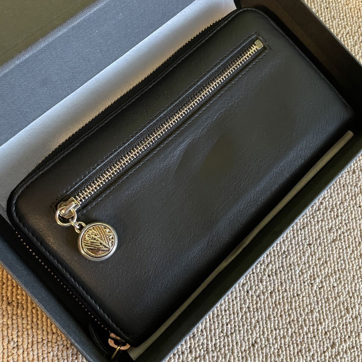  один иен прекрасный товар BVLGARI BVLGARY Be Zero длинный бумажник раунд застежка-молния длинный кошелек кошелек кожа черный 