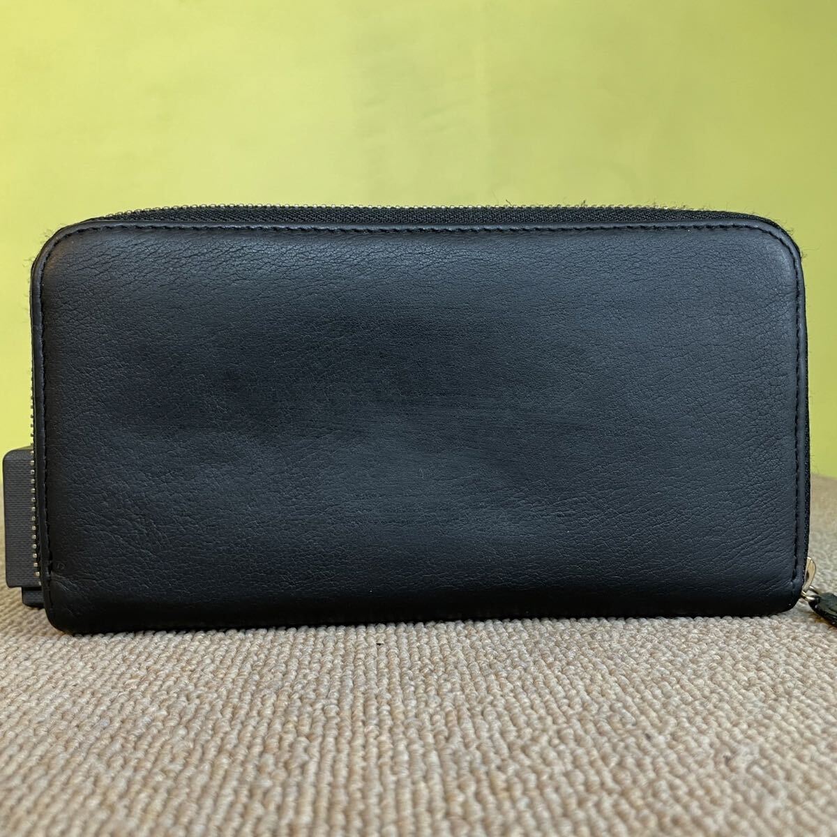  один иен прекрасный товар BVLGARI BVLGARY Be Zero длинный бумажник раунд застежка-молния длинный кошелек кошелек кожа черный 