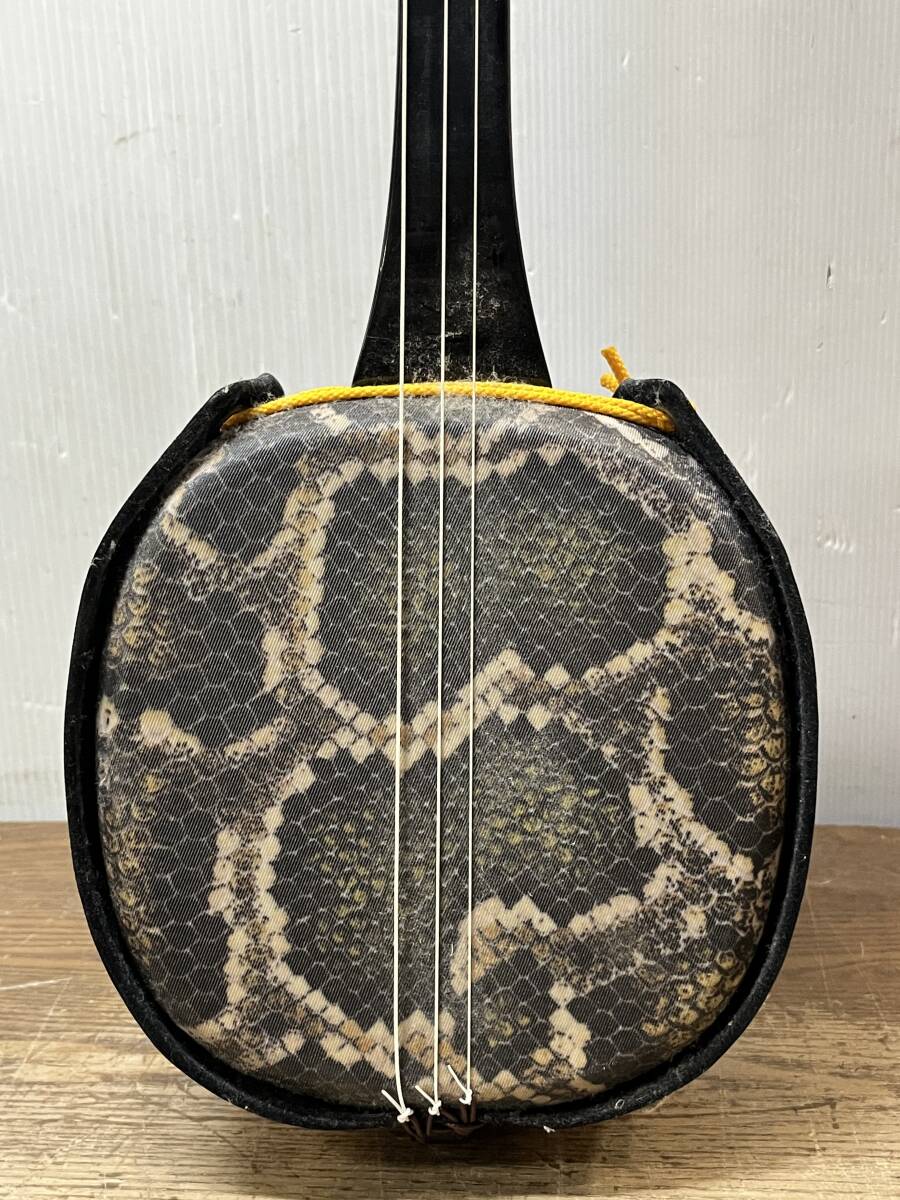 三線 ★5426R★ 奄美 演奏 沖縄 音楽 楽器 弦楽器 現状品 島 長期保管品 伝統 舞踊 本体のみ 琉球民謡 和楽器_画像4