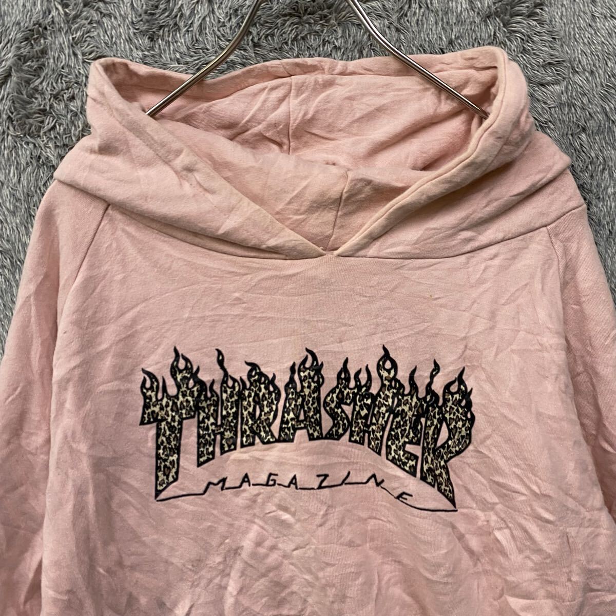 THRASHER スラッシャー パーカー プルオーバー スウェット フーディー サイズM相当 ピンク 桃色 ビッグロゴ メンズ トップス 最落なし（877_画像3
