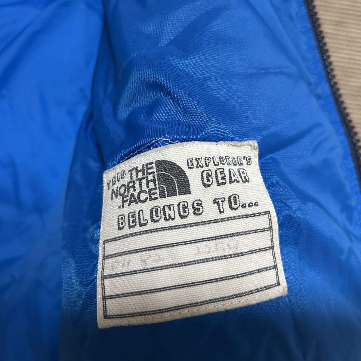 ノースフェイス　ダウンベスト　子供110キッズ　US規格　ネイビー　刺繍F1 古着　入手困難　激レア 希少　人気　ワンポイントロゴ　550FIL_画像8