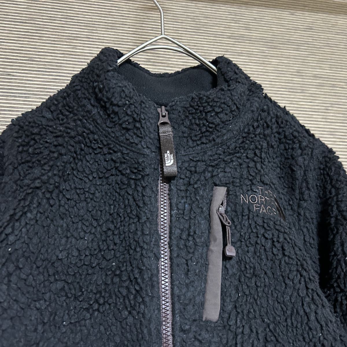 ノースフェイス ボアフリースジャケット黒ブラック 子供110キッズ 刺繍F1 古着 入手困難 激レア 希少 人気ワンポイント 肩ロゴ_画像2