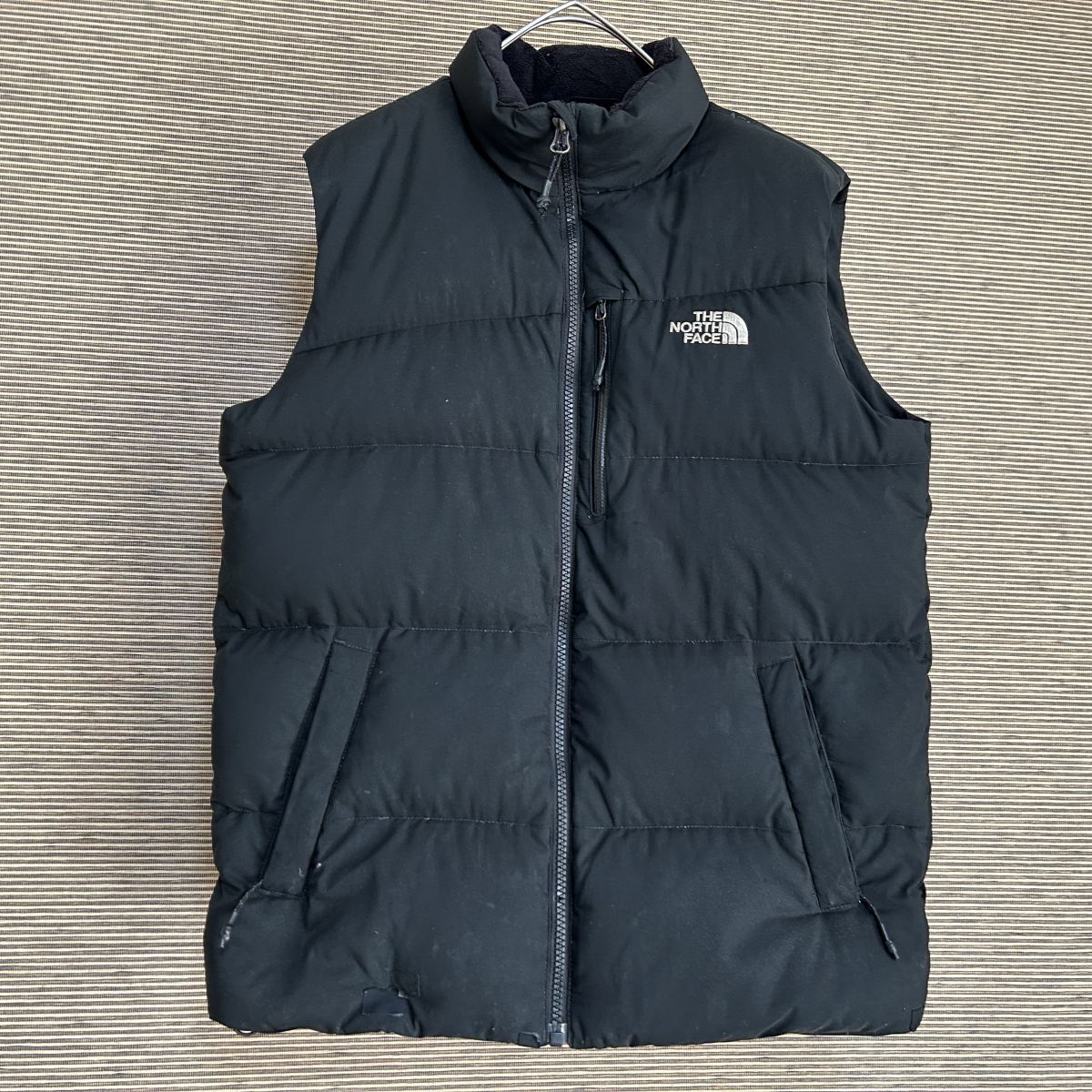 ノースフェイス ダウンベスト　子供150　黒ブラック　刺繍　キッズG1 古着　入手困難　激レア　希少 人気　ワンポイントロゴ　訳あり激安_画像1