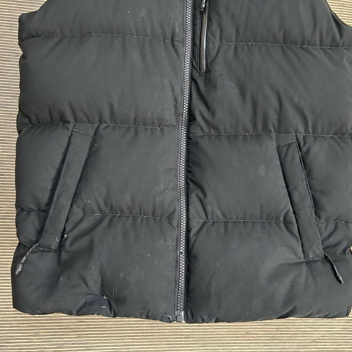 ノースフェイス ダウンベスト　子供150　黒ブラック　刺繍　キッズG1 古着　入手困難　激レア　希少 人気　ワンポイントロゴ　訳あり激安_画像5