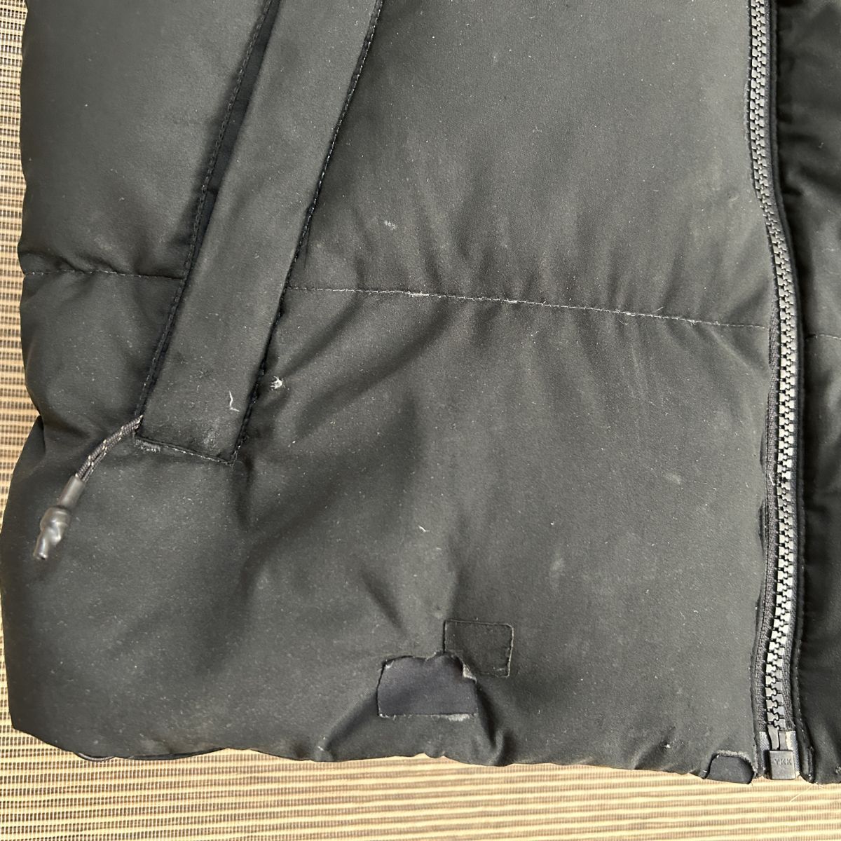 ノースフェイス ダウンベスト　子供150　黒ブラック　刺繍　キッズG1 古着　入手困難　激レア　希少 人気　ワンポイントロゴ　訳あり激安_画像6