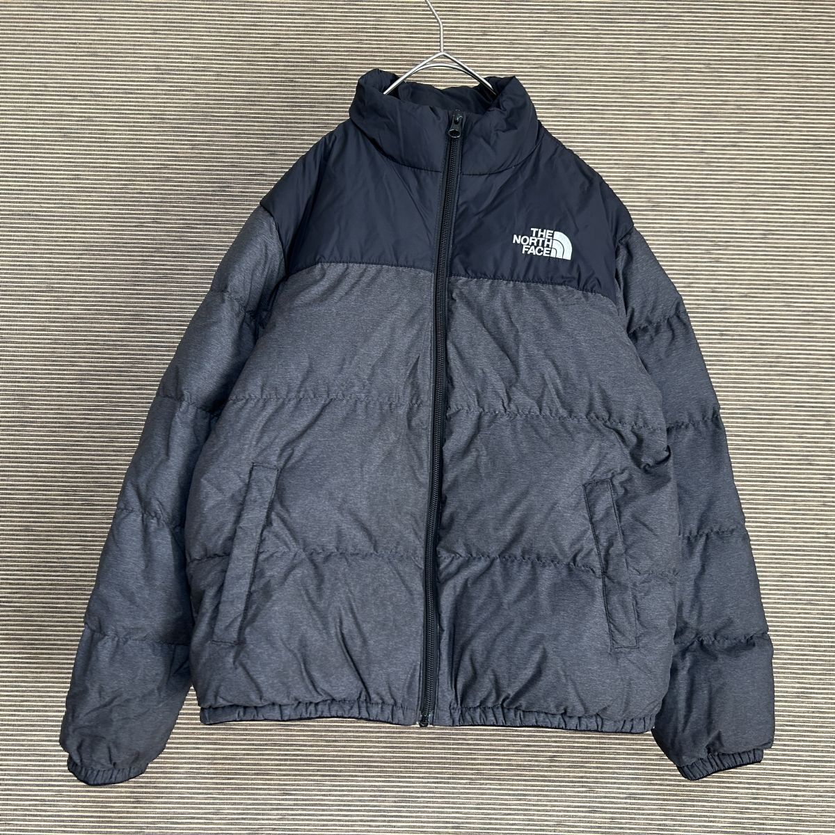 ノースフェイス ダウンジャケット ダークグレー子供150　刺繍　キッズ　黒F2 古着　入手困難　激レア　希少 人気　ワンポイントロゴ_画像1