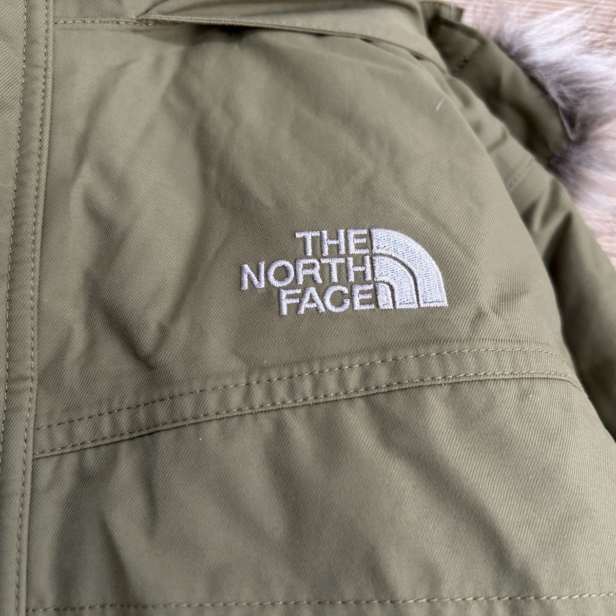 ノースフェイス　ダウンジャケット モッズコート　カーキ子供150　フェイクファーC1 古着　入手困難　激レア　希少 人気　刺繍　キッズ_画像4