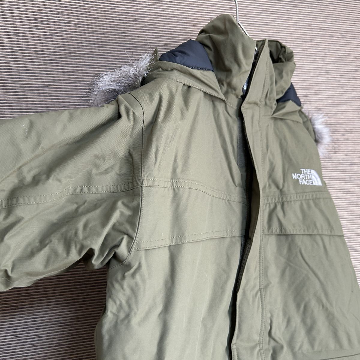 ノースフェイス　ダウンジャケット モッズコート　カーキ子供150　フェイクファーC1 古着　入手困難　激レア　希少 人気　刺繍　キッズ_画像7