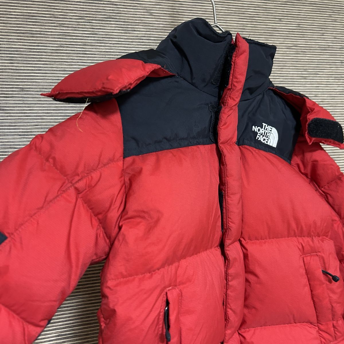 ノースフェイス ダウンジャケット 赤黒　子供110キッズ　刺繍　ハイベントF2　古着　入手困難　激レア　希少 人気　レッド　ワンポイント_画像8