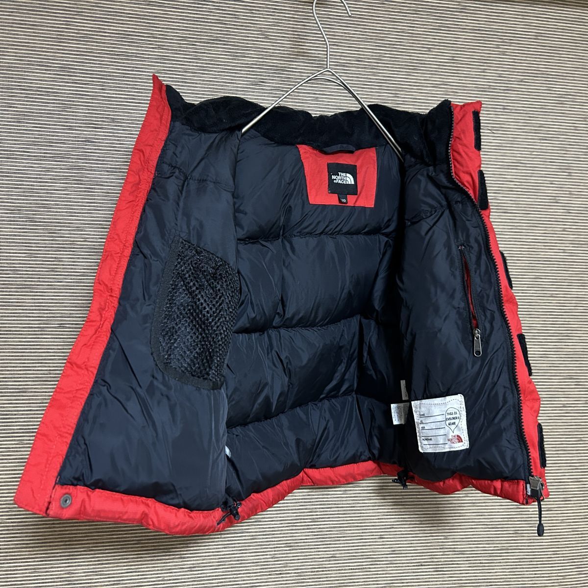 ノースフェイス ダウンジャケット 赤黒　子供110キッズ　刺繍　ハイベントF2　古着　入手困難　激レア　希少 人気　レッド　ワンポイント_画像9