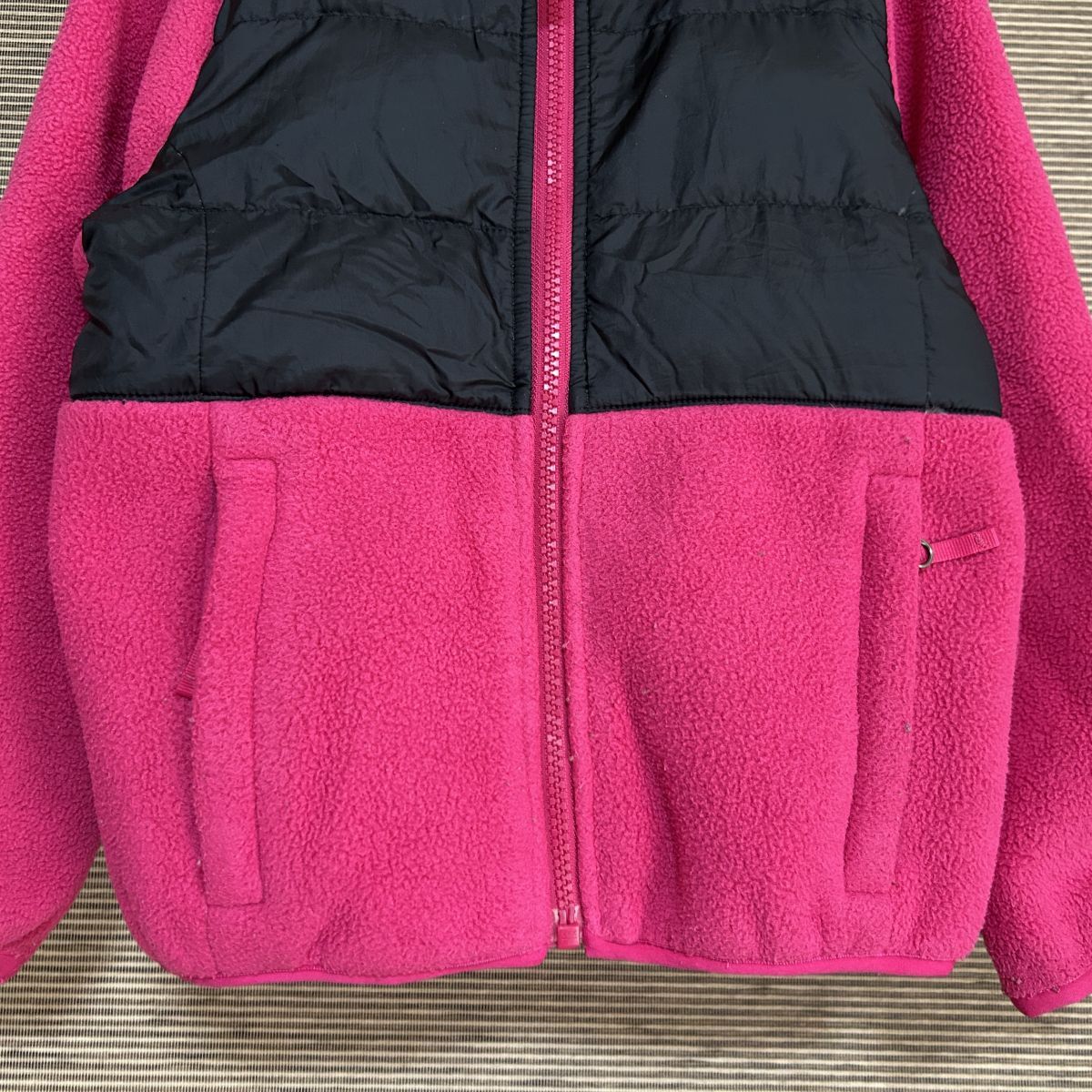 ノースフェイス　ダウンフリースジャケット　子供110キッズ　黒ピンク　刺繍F1 古着　入手困難　激レア　希少 人気　ワンポイントロゴ_画像5