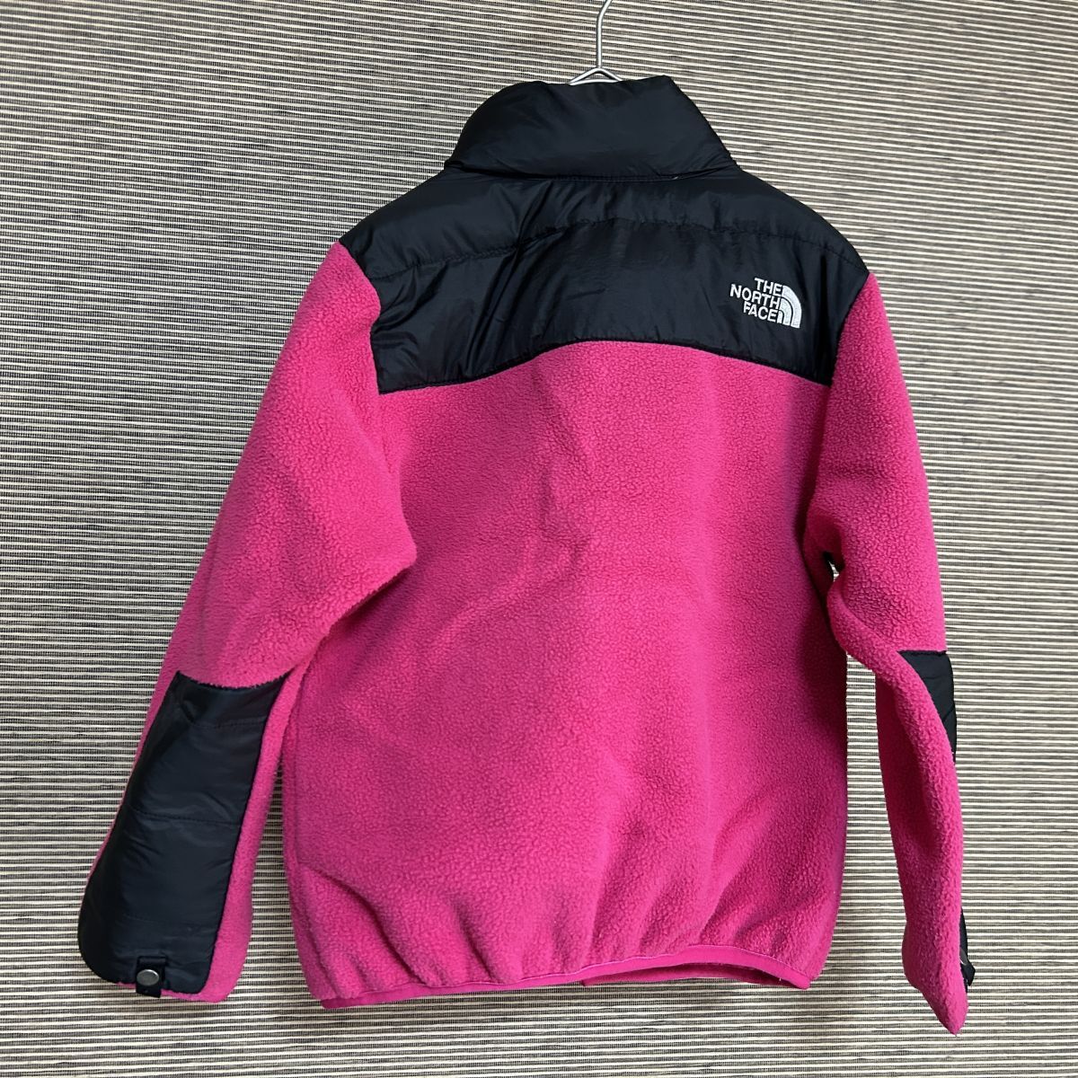 ノースフェイス　ダウンフリースジャケット　子供110キッズ　黒ピンク　刺繍F1 古着　入手困難　激レア　希少 人気　ワンポイントロゴ_画像6