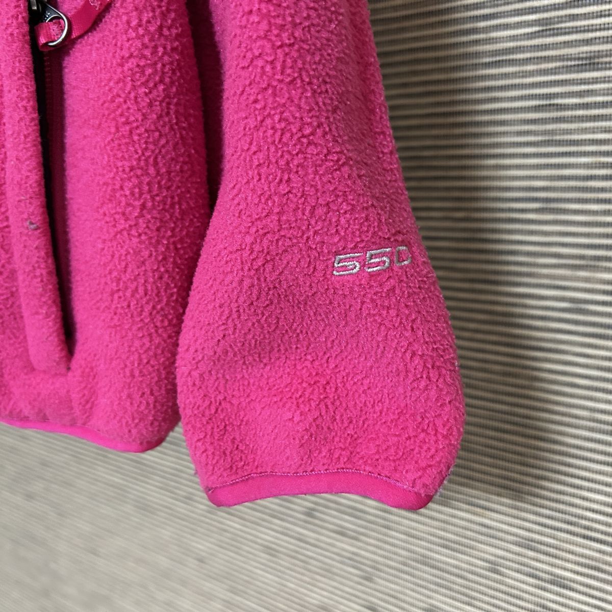 ノースフェイス　ダウンフリースジャケット　子供110キッズ　黒ピンク　刺繍F1 古着　入手困難　激レア　希少 人気　ワンポイントロゴ_画像8