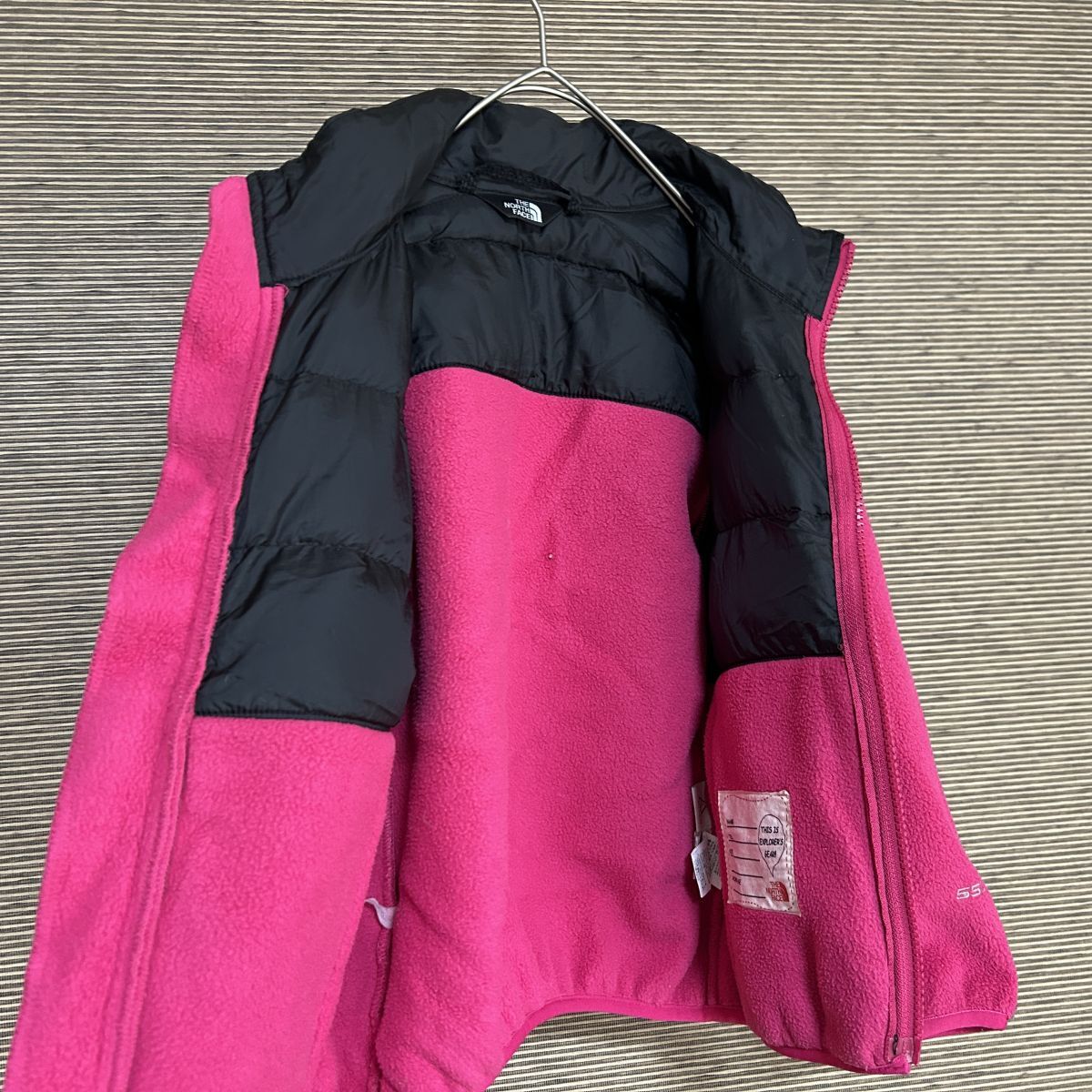 ノースフェイス　ダウンフリースジャケット　子供110キッズ　黒ピンク　刺繍F1 古着　入手困難　激レア　希少 人気　ワンポイントロゴ_画像9