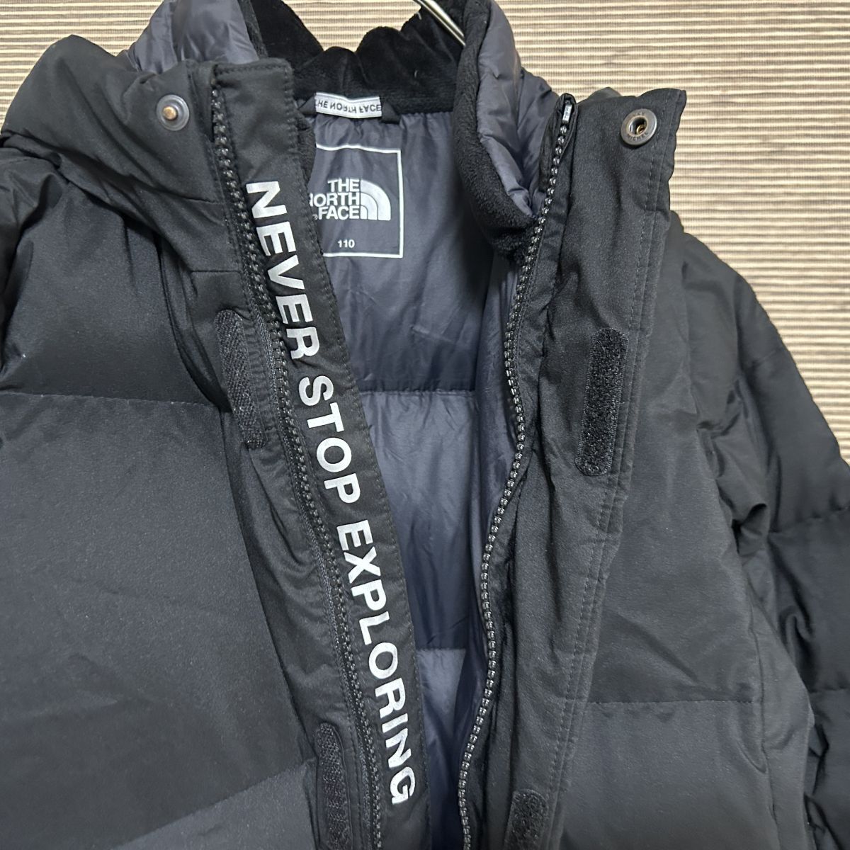 ノースフェイス　ロングダウンコート　ベンチコート　ブラック子供110キッズF2 古着　入手困難　激レア　人気　希少　ワンポイントロゴ刺繍_画像2