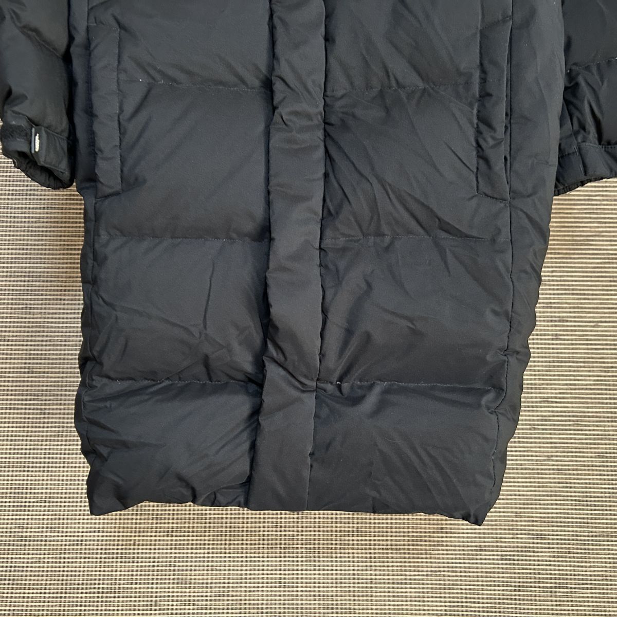 ノースフェイス　ロングダウンコート　ベンチコート　ブラック子供110キッズF2 古着　入手困難　激レア　人気　希少　ワンポイントロゴ刺繍_画像4