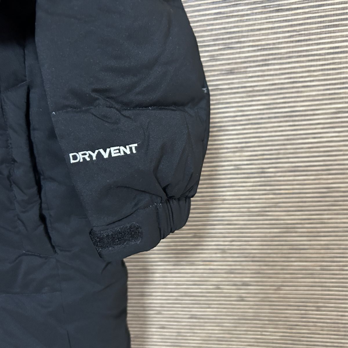 ノースフェイス　ロングダウンコート　ベンチコート　ブラック子供110キッズF2 古着　入手困難　激レア　人気　希少　ワンポイントロゴ刺繍_画像8