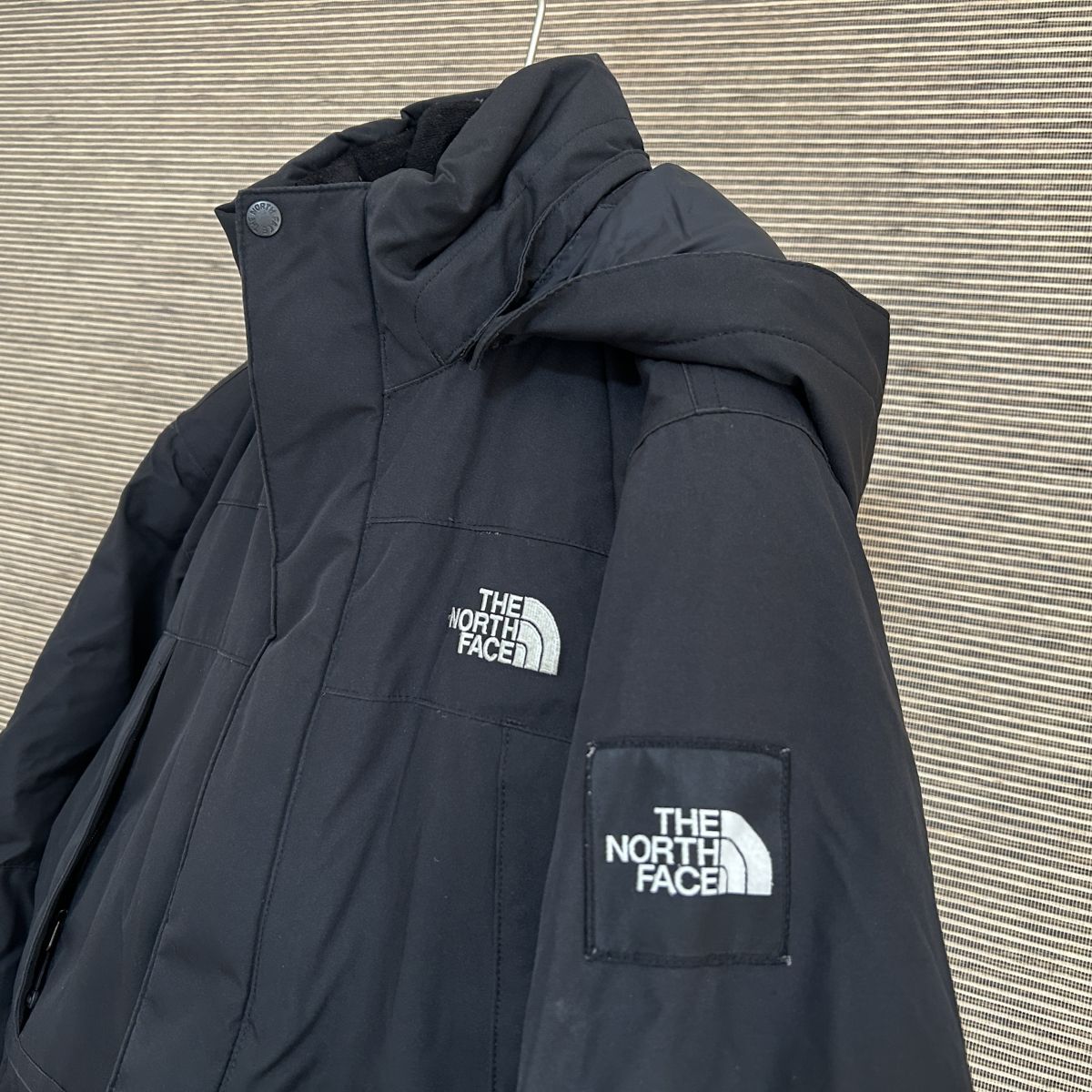 ノースフェイス　ダウンジャケット 黒ブラック刺繍　子供150　肩ロゴ　F3　古着　入手困難　激レア　人気　希少 キッズ　ワンポイントロゴ_画像6
