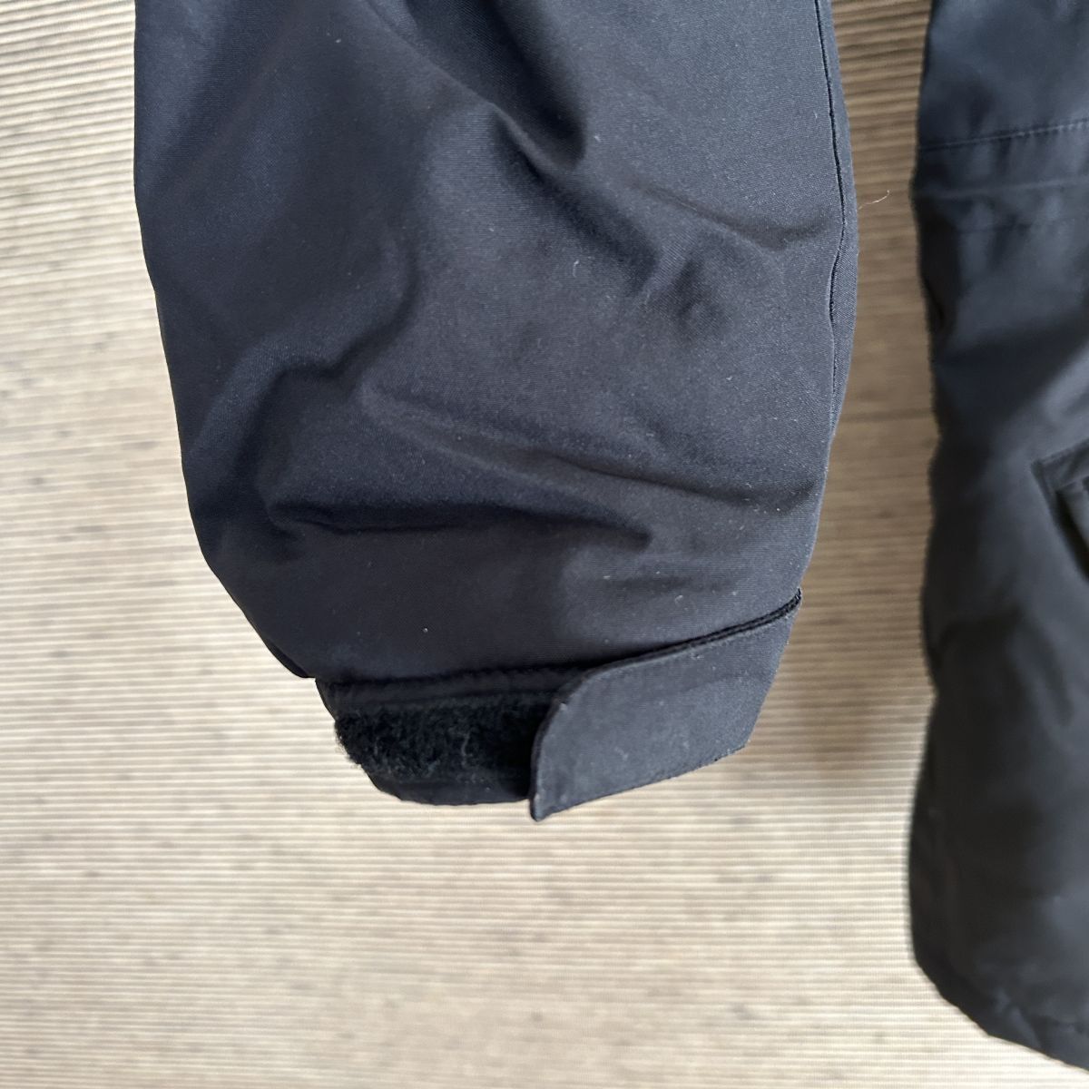 ノースフェイス　ダウンジャケット 黒ブラック刺繍　子供150　肩ロゴ　F3　古着　入手困難　激レア　人気　希少 キッズ　ワンポイントロゴ_画像7