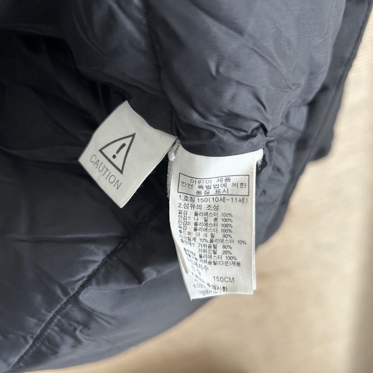 ノースフェイス　ダウンジャケット 黒ブラック刺繍　子供150　肩ロゴ　F3　古着　入手困難　激レア　人気　希少 キッズ　ワンポイントロゴ_画像10