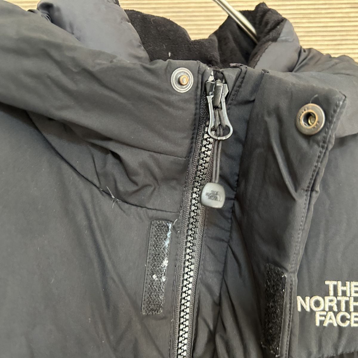 ノースフェイス　ロングダウンコート　ベンチコート　子供150キッズ 黒肩ロゴF3　古着　入手困難　激レア　人気　希少 ワンポイントロゴ_画像2