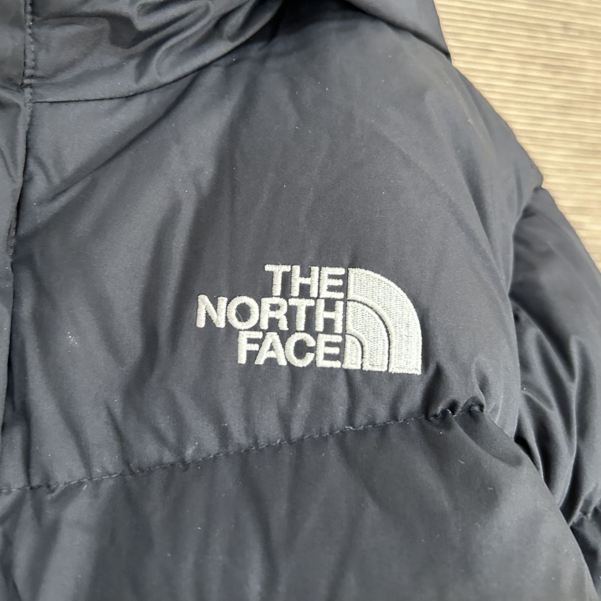 ノースフェイス　ロングダウンコート　ベンチコート　子供150キッズ 黒肩ロゴF3　古着　入手困難　激レア　人気　希少 ワンポイントロゴ_画像3