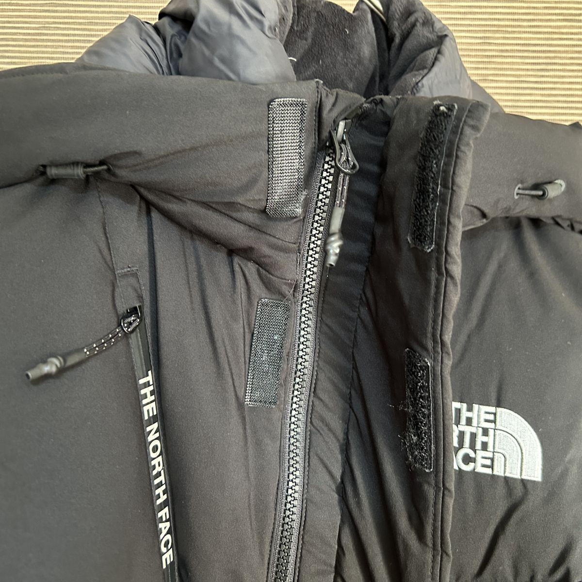 ノースフェイス　ロングダウンコート　ベンチコート　ブラック黒　S刺繍　F5　古着　入手困難　激レア　人気　ワンポイント　ドライベント_画像2