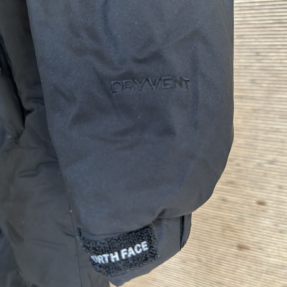 ノースフェイス　ロングダウンコート　ベンチコート　ブラック黒　S刺繍　F5　古着　入手困難　激レア　人気　ワンポイント　ドライベント_画像8