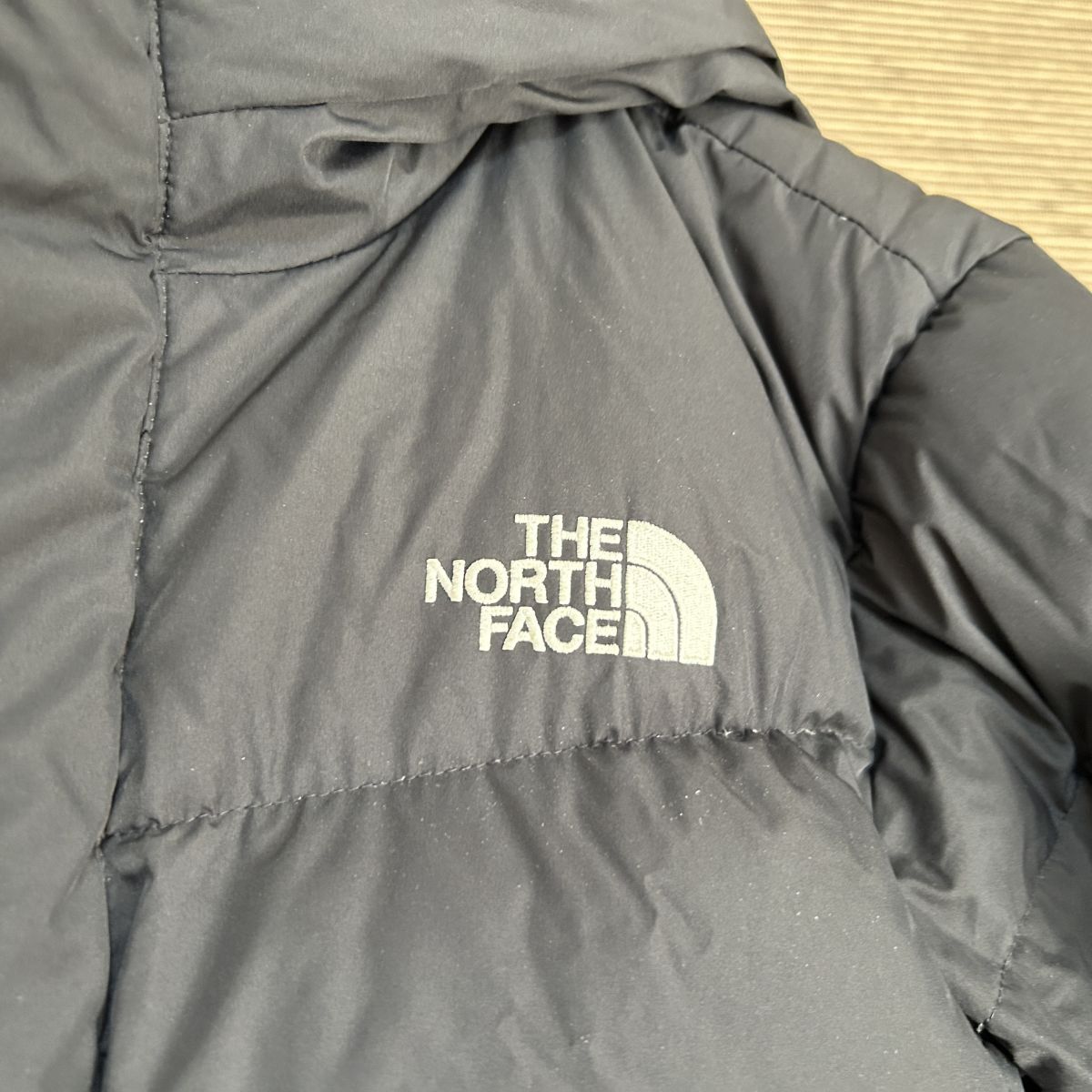 ノースフェイス　ロングダウンコート　ベンチコート　ブラック子供150キッズF3　古着　入手困難　激レア　人気　肩ロゴ　スリーブロゴ_画像3