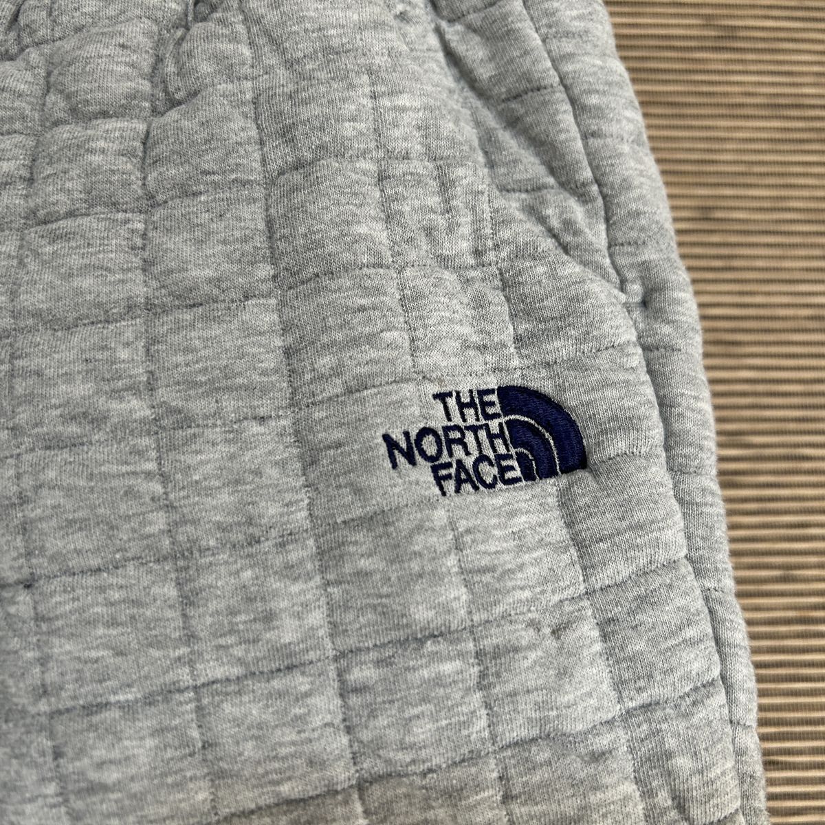 ノースフェイス　スウェットパンツ　子供130キッズ　刺繍　ワンポイントE1　古着　入手困難　激レア　人気　訳あり激安_画像3