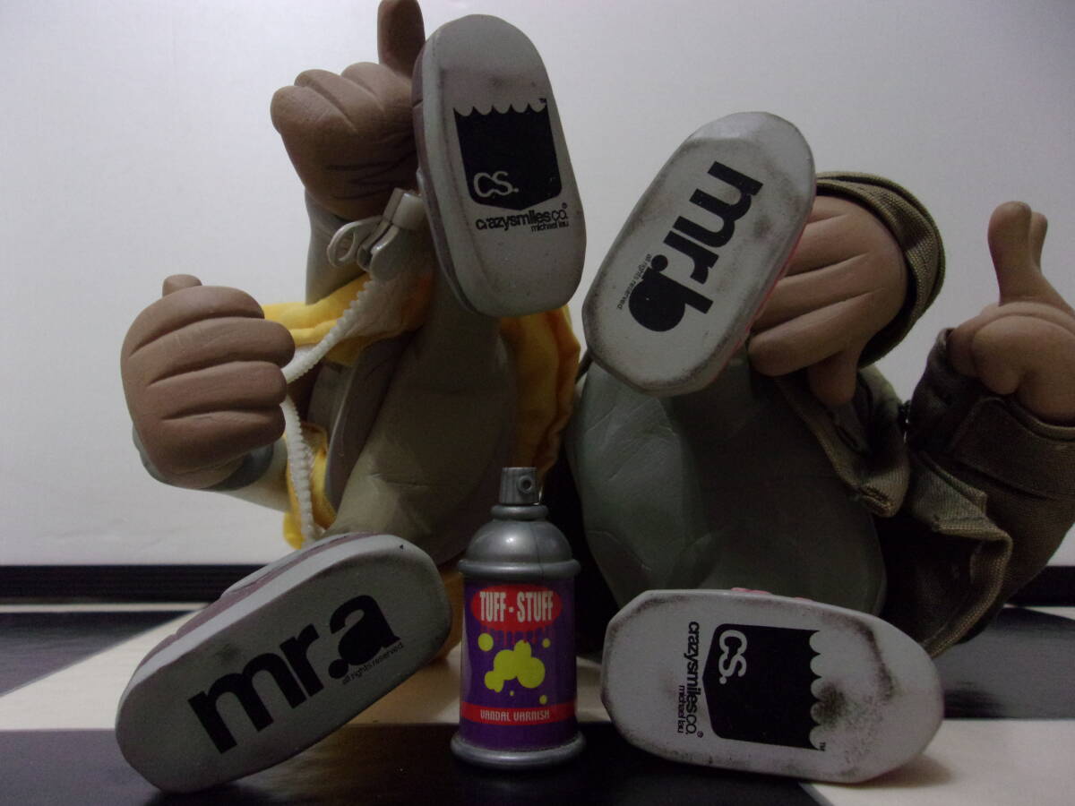 Michael Lau 2体 スプレー缶 フィギュア マイケルラウ 人形 ソフビ オブジェ インテリア 置物 GRAFFITI ART 芸術美術 BanksyバスキアFUTURA_画像6