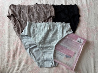 新品★トリンプ★やや深ばき★ショーツ★３L★３枚セット★ブラック・グレーベージュ・水色★前レース★Triumph_画像1