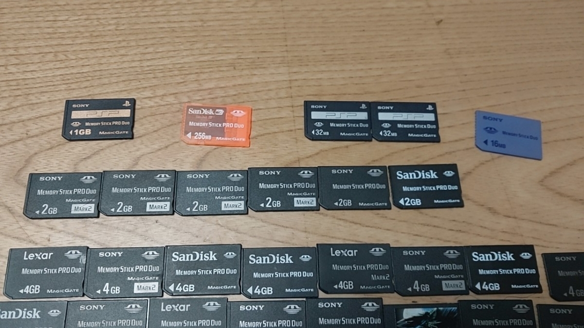 送料430円 大量 SONY PSP メモリースティック メモリーカード まとめ ジャンク品_画像2