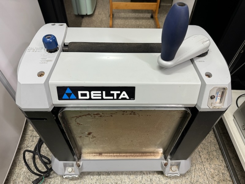 札幌市内限定 デルタ DELTA ツースピードプレナー 22-580 100V 自動カンナ USED です_画像5