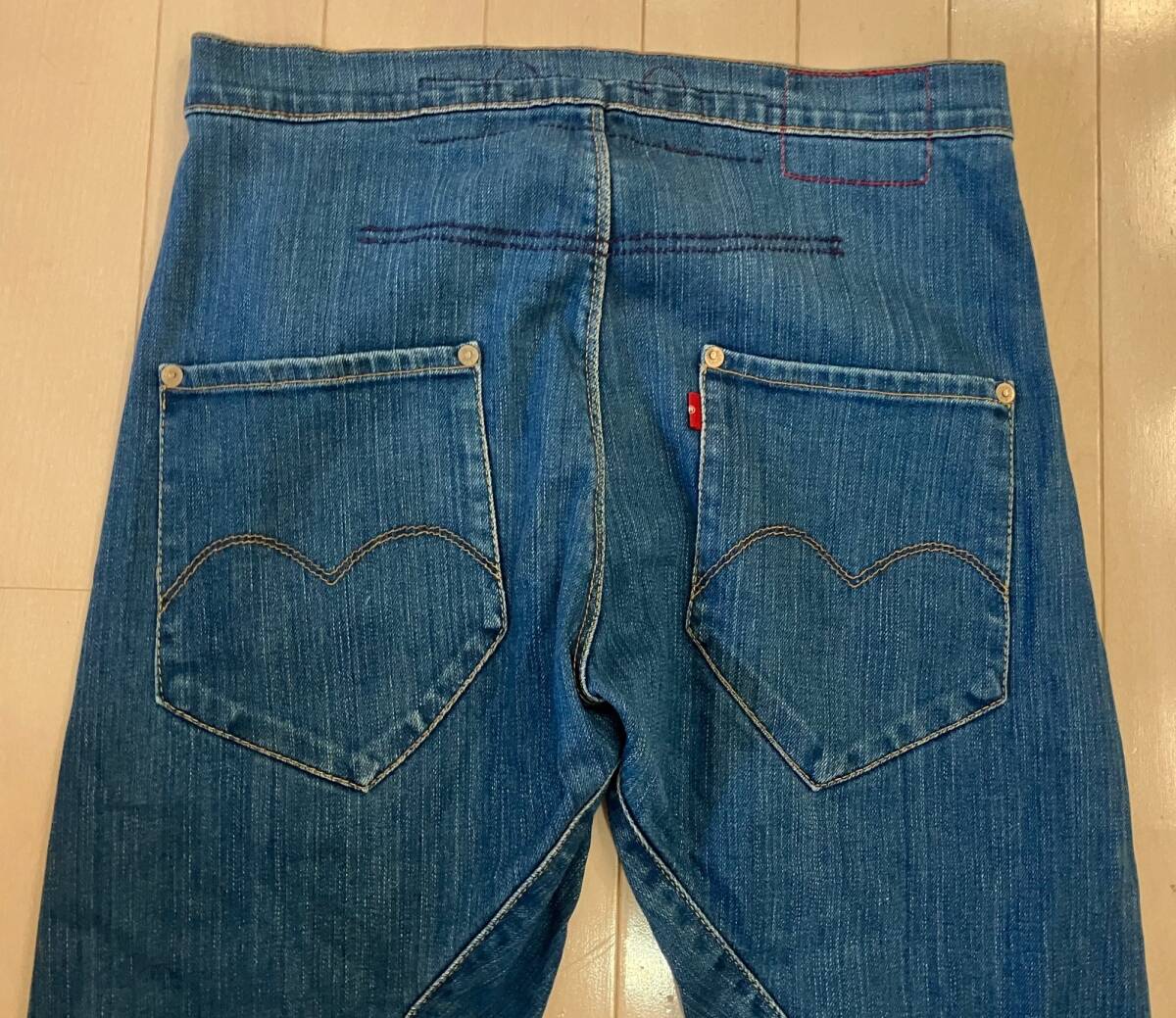 希少美品　LEVI‘S REDリーバイスレッド　チュニジア製　01年製　 HONEST DISHONEST/立体裁断加工ジーンズ　W30　デニム_画像5
