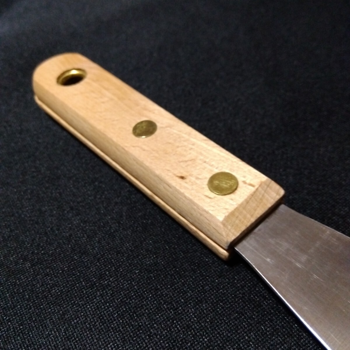 激シブ！　新築　金ベラ　幅35mm　コーキングヘラ　シーリングヘラ_画像2