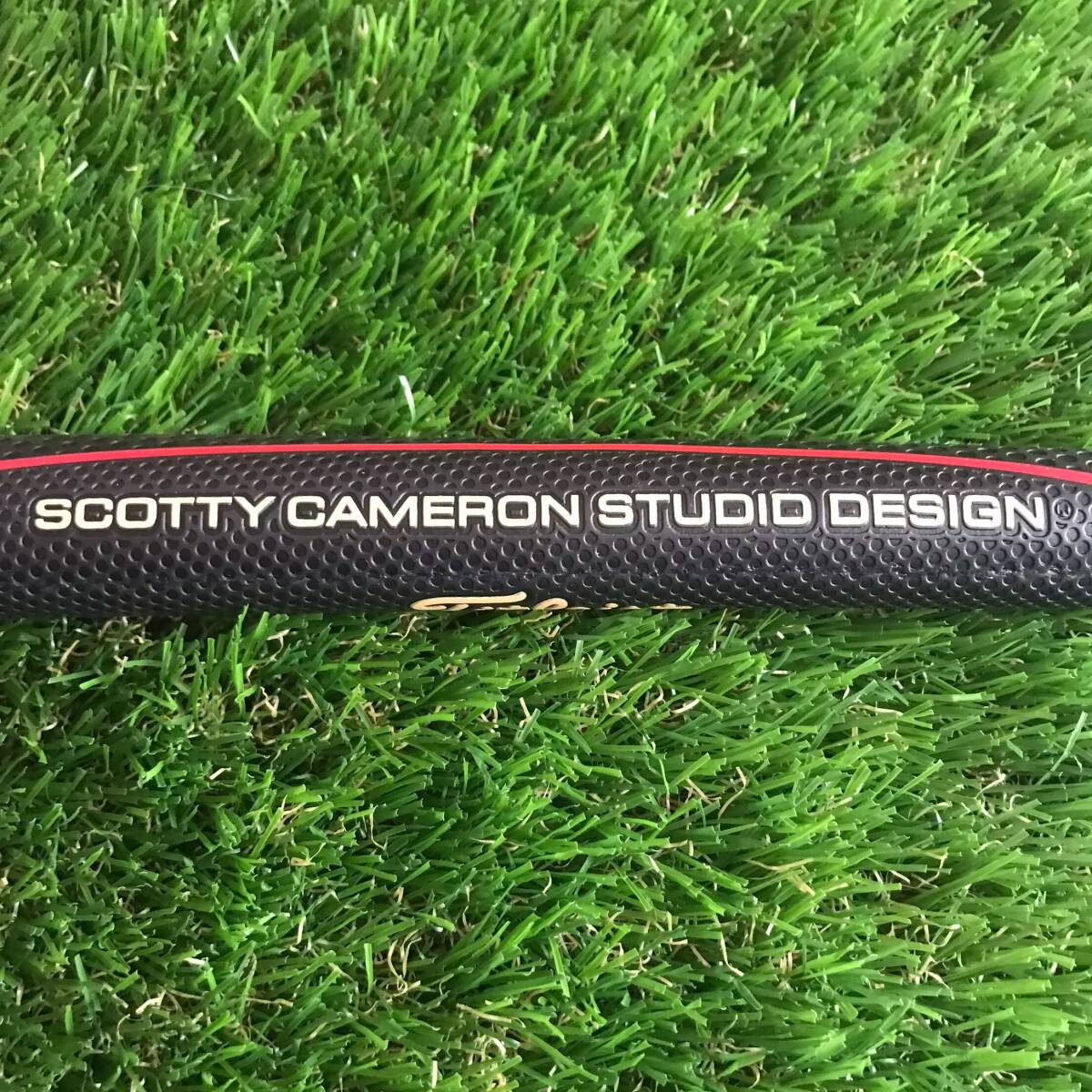 スコッティキャメロン パターグリップ マタドール ミッドサイズ 黒&赤 Scotty Cameron Matador Midsize 1本 ゴルフグリップ_画像3