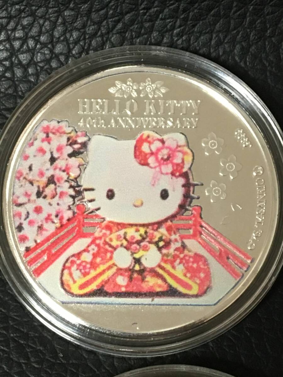 Y50-71)海外丸形記念金貨、銀貨、カラーコイン、メダル*ハローキティ　富士山日の出、桜　40周年記念*参考品4枚まとめ_画像3