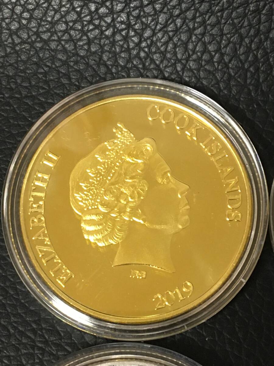 Y50-71)海外丸形記念金貨、銀貨、カラーコイン、メダル*ハローキティ　富士山日の出、桜　40周年記念*参考品4枚まとめ_画像7